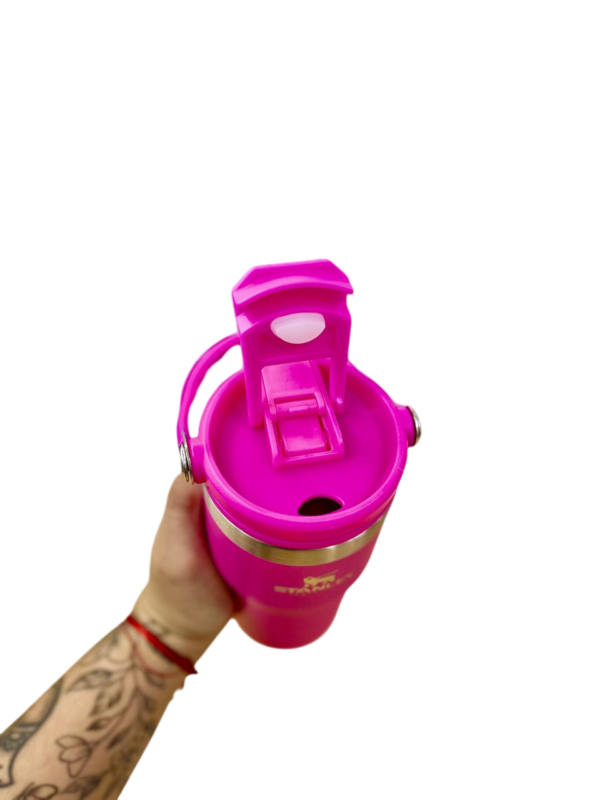VASO TERMICO  * STANLEY MEDIANO 600 ML * DOBLE SISTEMA TOMÁ DIRECTO O POR PICO - ACERO INOXIDABLE (DOBLE CAPA) IRROMPIBLE -CIERRE HERMETICO ANTIVUELCO- C/ MANIJA - Imagen 3