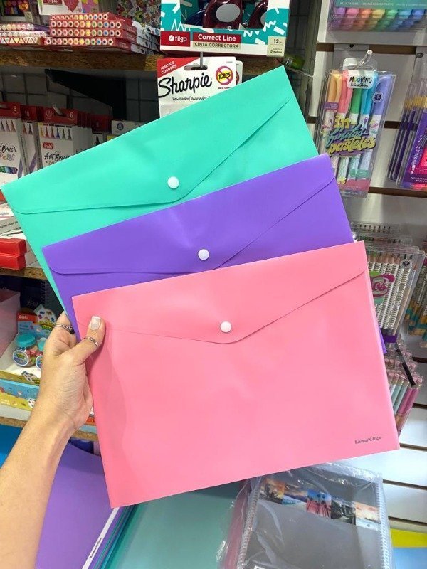 Sobre Plástico cierre c/ Botón "PASTEL " tamaño Oficio (grande)