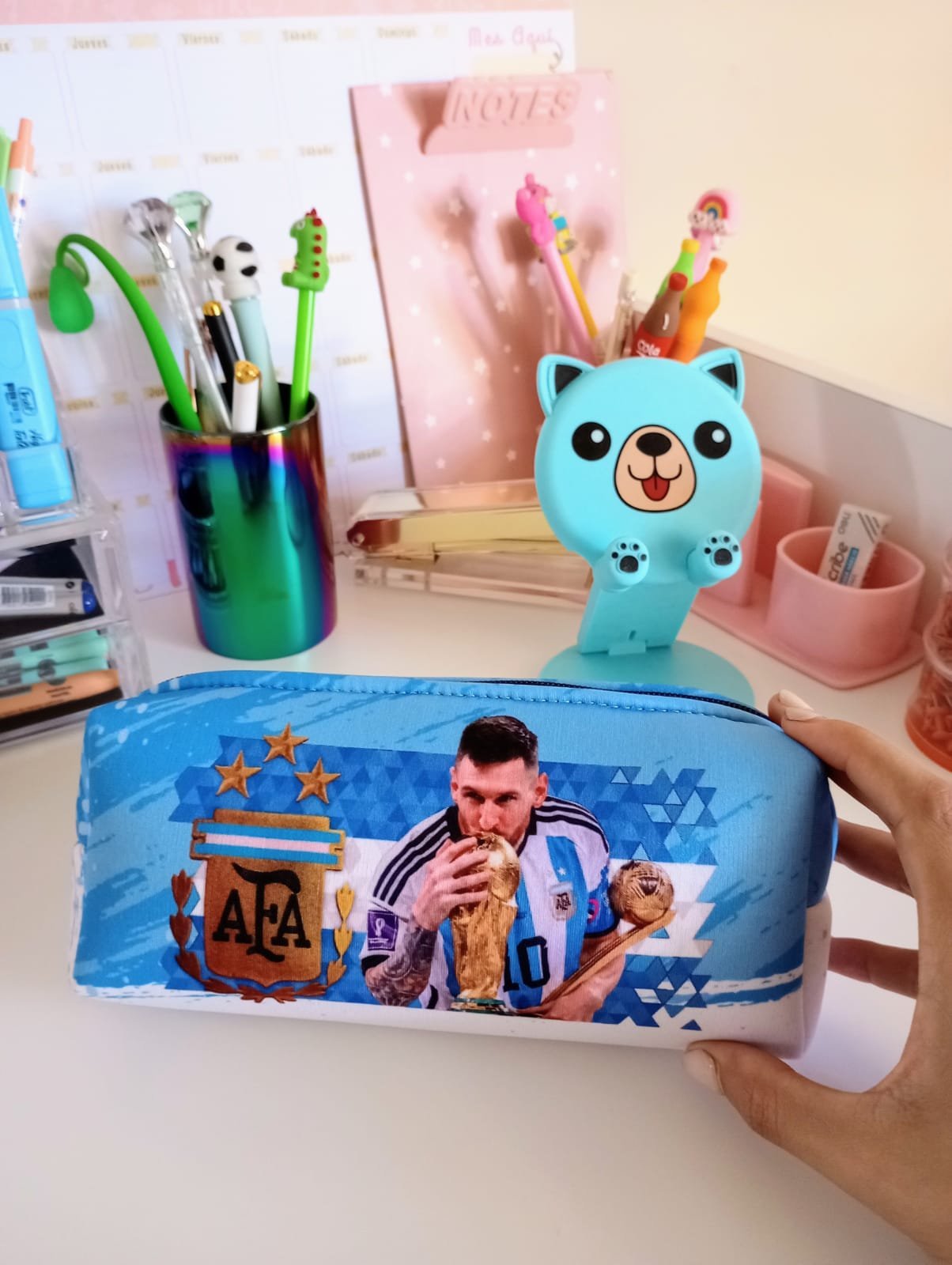 CARTUCHERAS NEOPRENE "MESSI" TAMAÑO MEDIANO (LAVABLES) COPA SELECCION ARGENTINA Cod 100