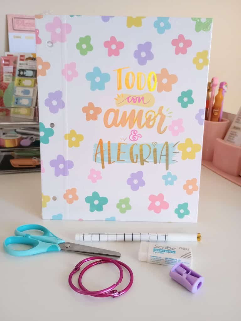 Tapa de Carpeta Escolar N3 " TODO CON AMOR Y ALEGRIA "