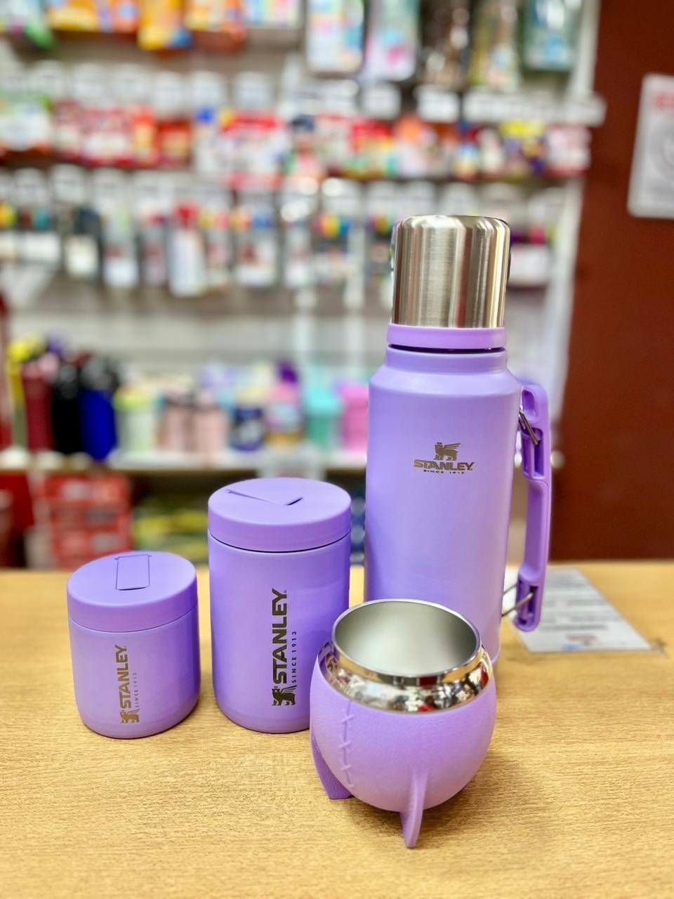 SET COMPLETO x 4 PIEZAS * TERMO Grabado STANLEY 1 Litro + MATE 280ML + YERBERO + AZUCARERO (EN CAJA EXHIBIDORA) ACERO INOXIDABLE