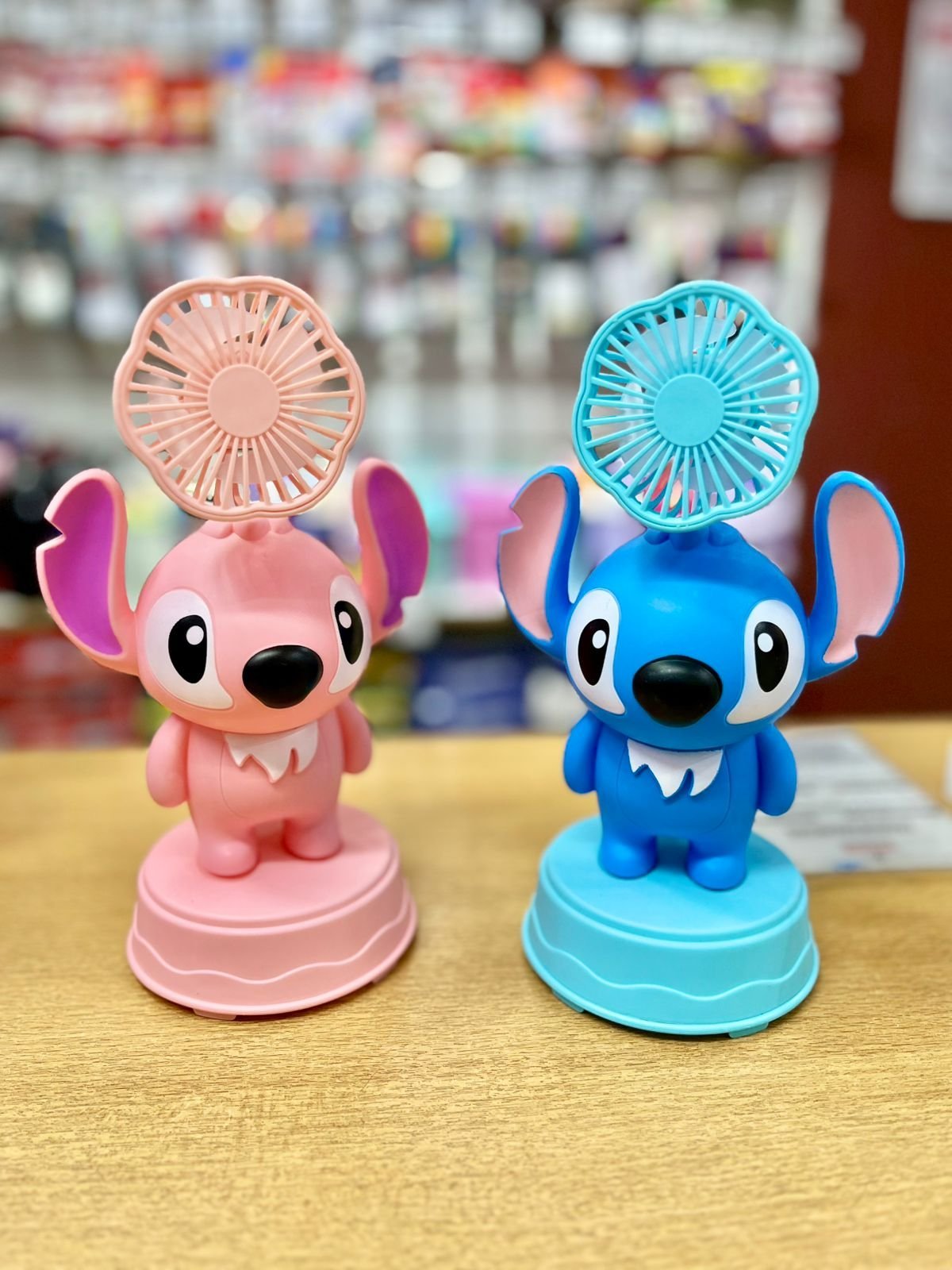 VENTILADOR DE ESCRITORIO * STITCH CELESTE (2 VELOCIDADES) * + SACAPUNTAS