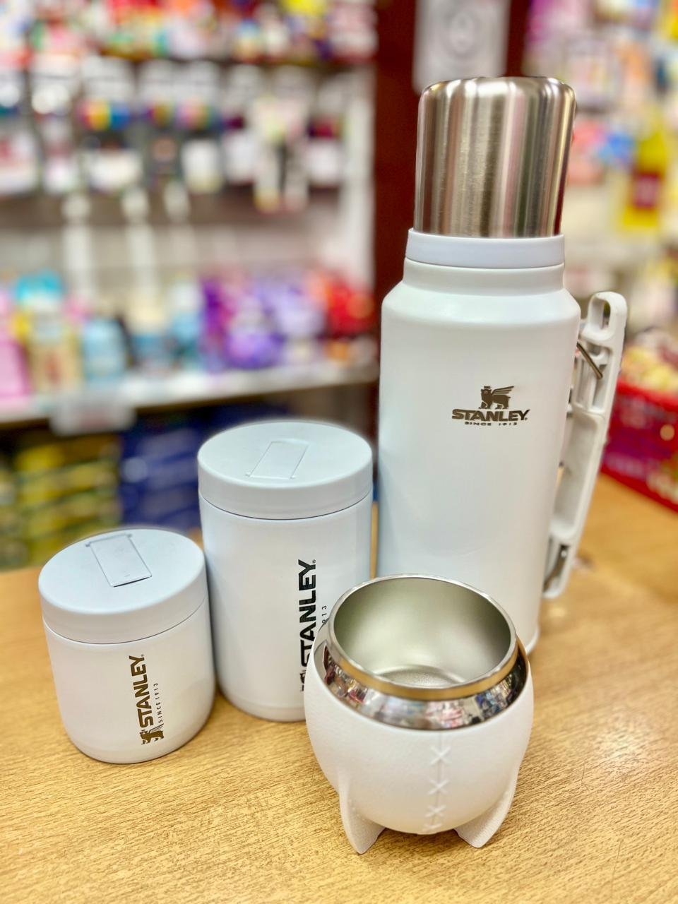 SET COMPLETO x 4 PIEZAS * TERMO Grabado STANLEY 1 Litro + MATE 280ML + YERBERO + AZUCARERO (EN CAJA EXHIBIDORA) ACERO INOXIDABLE