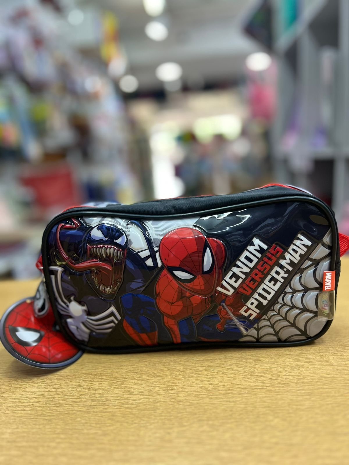 CARTUCHERAS *SPIDERMAN VS VENOM (NEGRA) * WABRO GRANDE 1 CIERRE