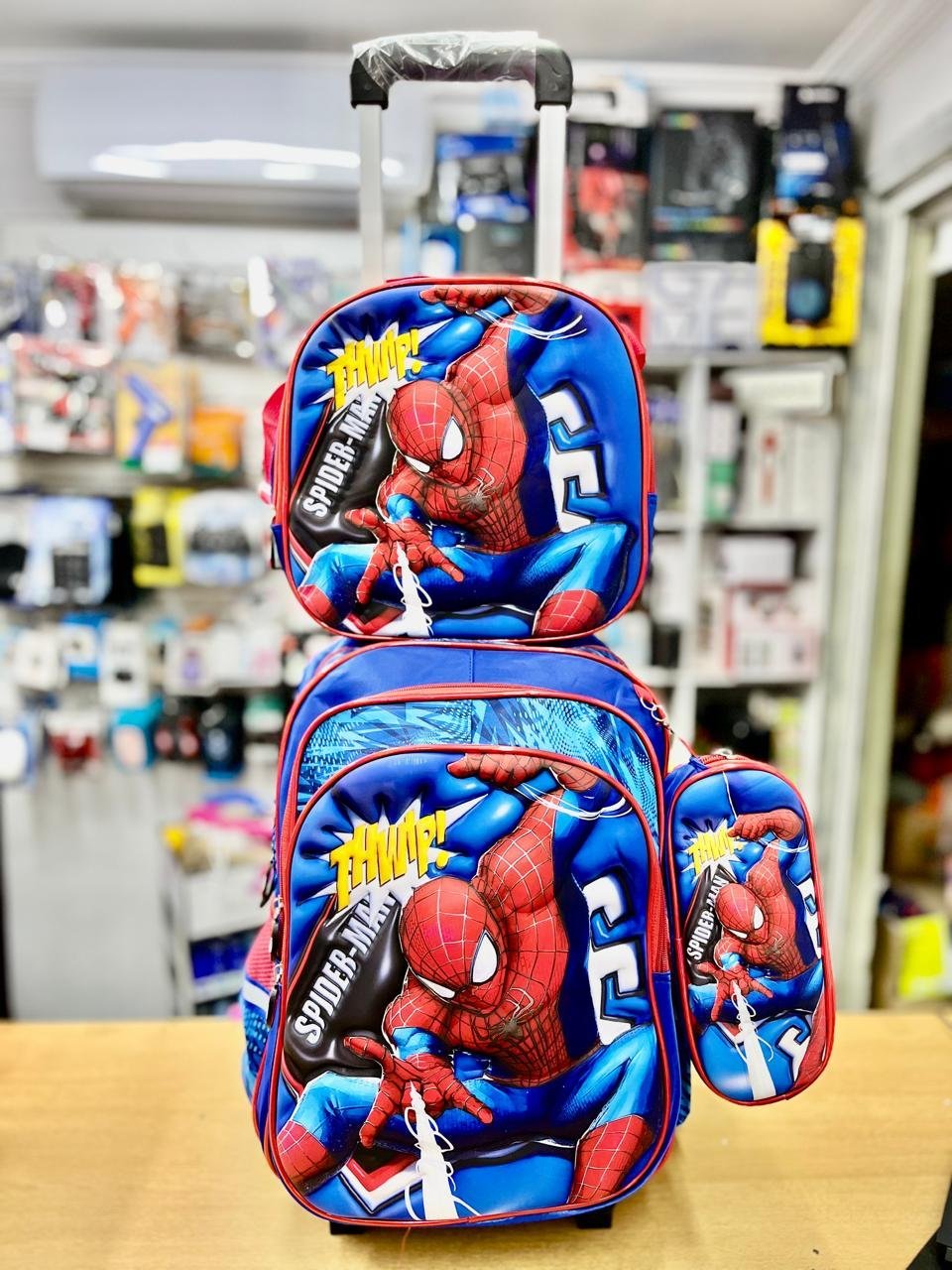 Set x 3 *SPIDER MAN* Mochila Con Carro 3D + Lonchera Termica + Cartuchera -Ruedas Escaladoras x 3 Reforzadas- Escolar