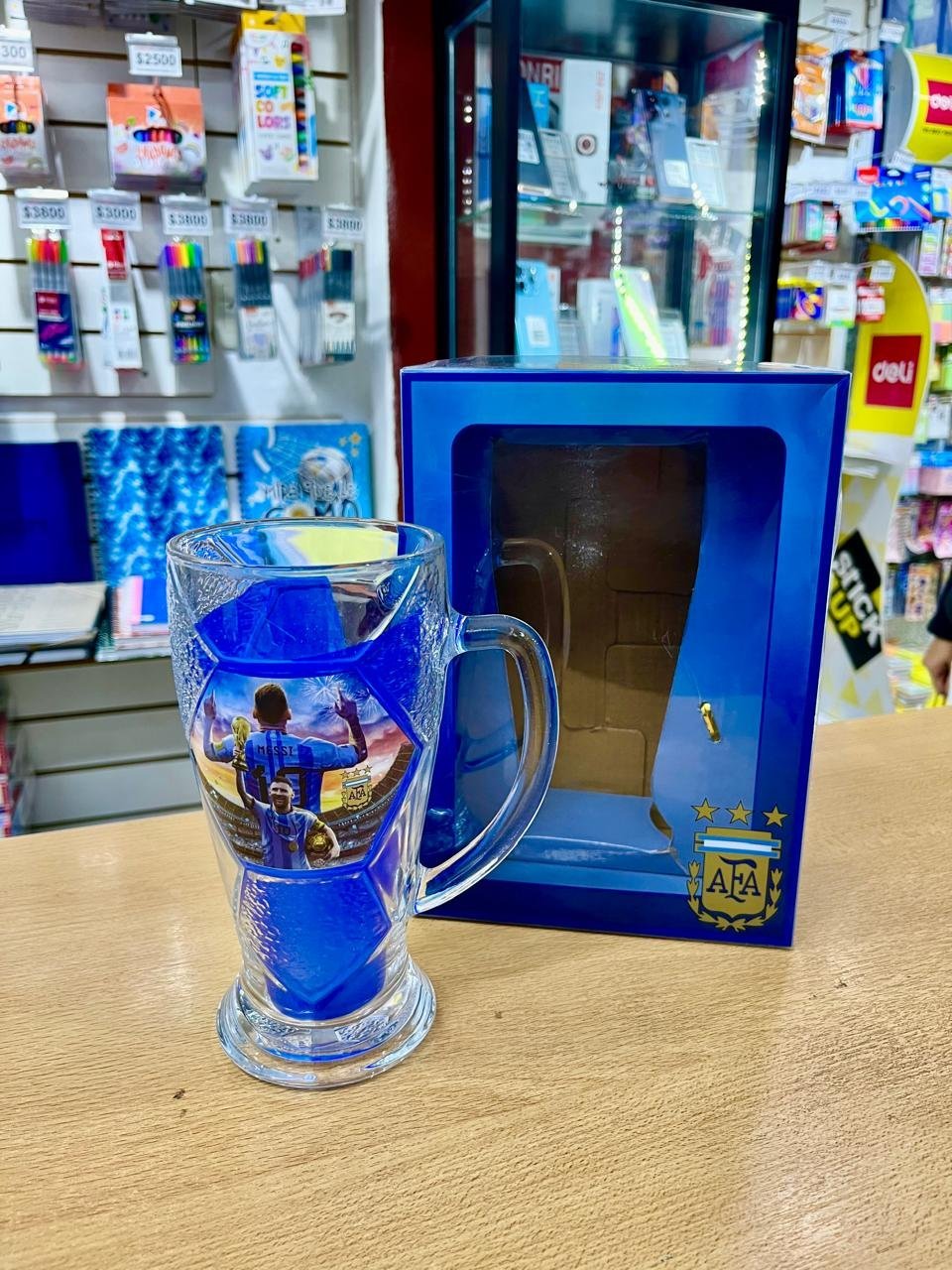 VASO CHOPERO * MESSI AFA * SELECCION ARGENTINA - VIDRIO C/ MANIJA , CAJA DE REGALO, TARJETITA Y MOÑO