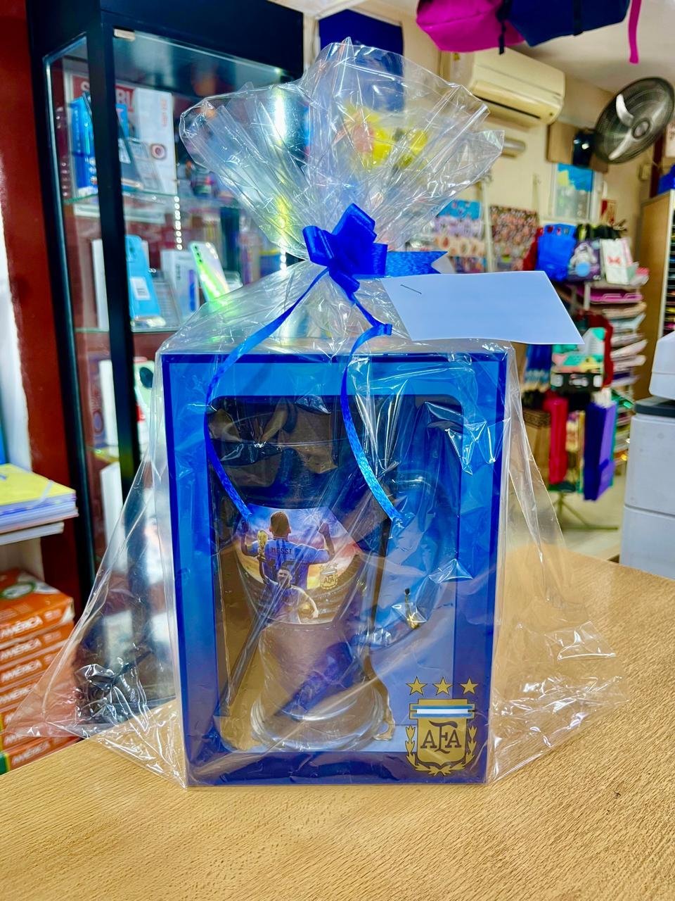 VASO CHOPERO * MESSI AFA * SELECCION ARGENTINA - VIDRIO C/ MANIJA , CAJA DE REGALO, TARJETITA Y MOÑO