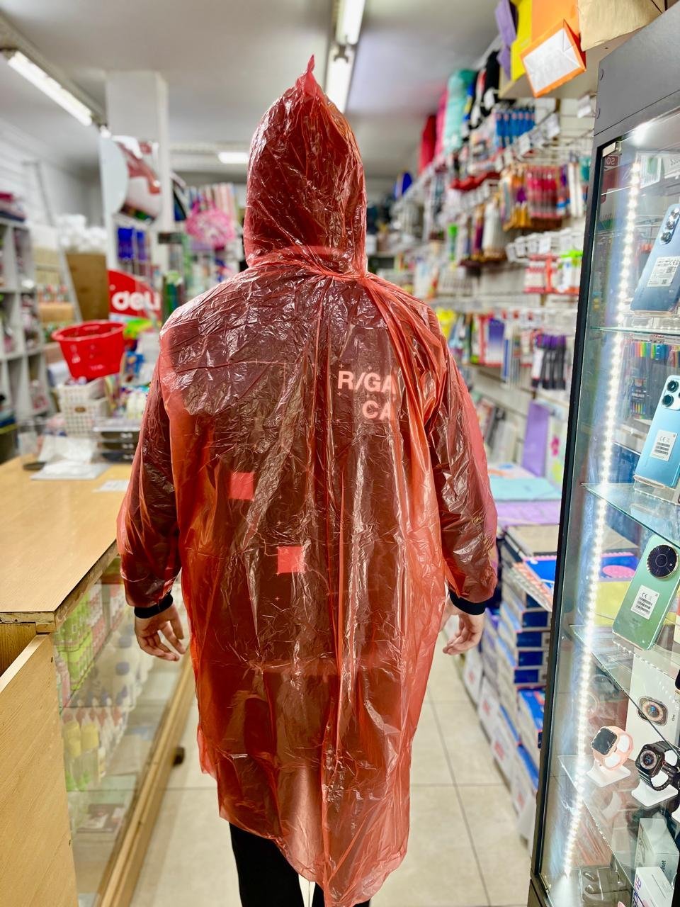 PILOTO DE LLUVIA TIPO CAPA - DESCARTABLE - COLORES