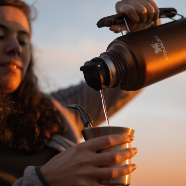 SET METALIZADO TIPO * TERMO STANLEY 1.2L + MATE 260ML + BOMBILLA / (NUEVO PICO VERTEDOR) ACERO INOXIDABLE