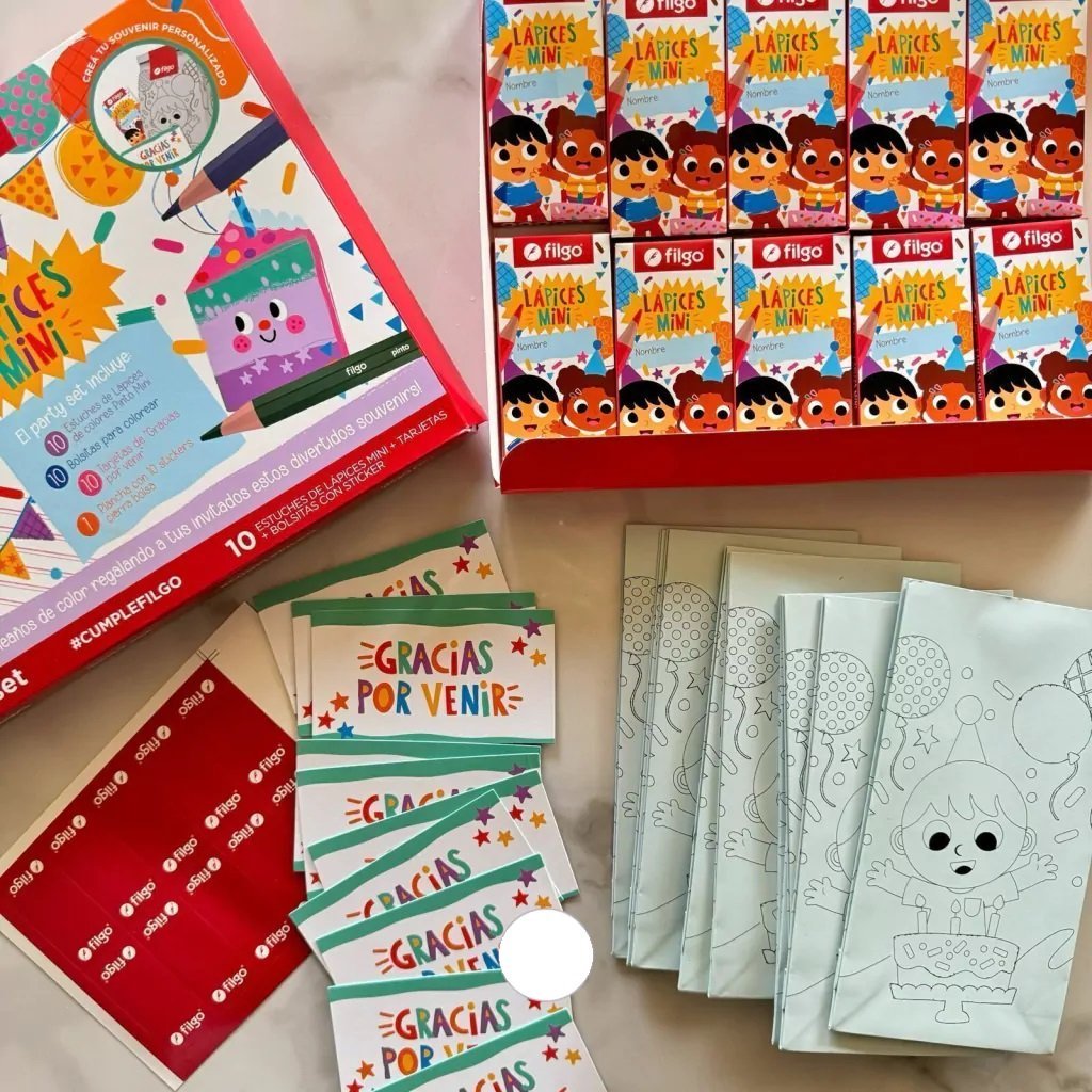 Party Set Filgo * Cumpleaños con Lápices Mini * -Para 10 invitados - (Incluye 10 Cajitas de Lapices x 6 + 10 Bolsitas para colorear+ 10 Tarjetitas + 10 Sticker Cierra bolsa