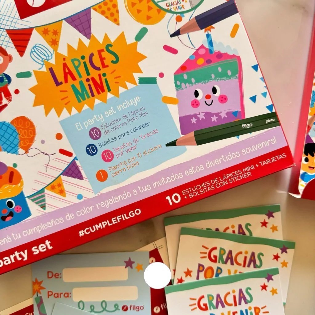 Party Set Filgo * Cumpleaños con Lápices Mini * -Para 10 invitados - (Incluye 10 Cajitas de Lapices x 6 + 10 Bolsitas para colorear+ 10 Tarjetitas + 10 Sticker Cierra bolsa