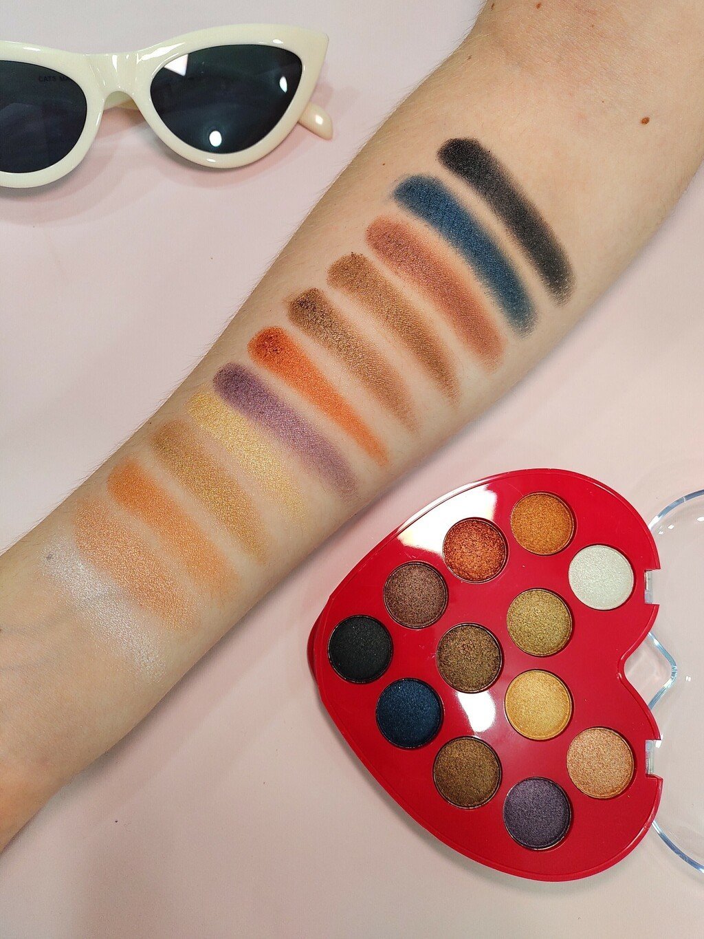 Sombras para Ojos * Corazón * - 12 Tonos