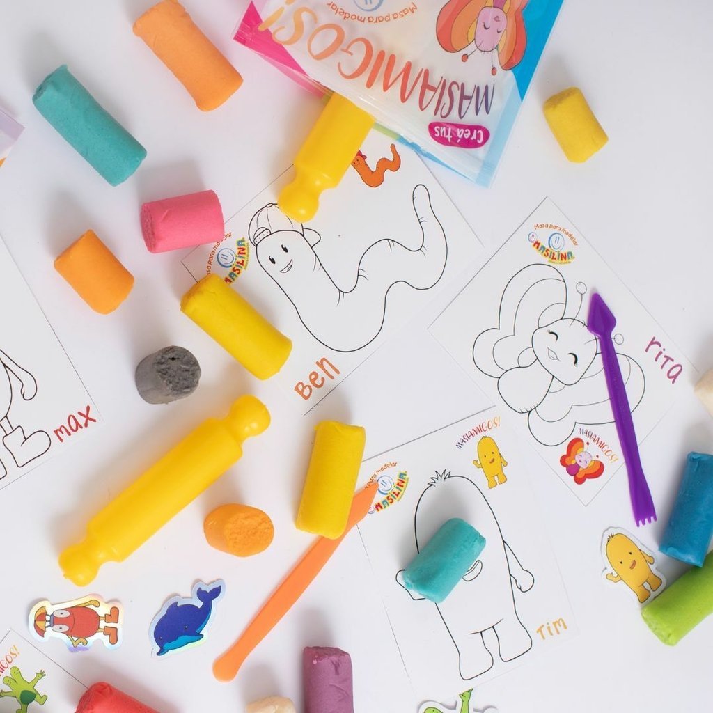 SET * MASIAMIGOS * MASAS x 10 unidades + 3 Plantillas Plastificadas + 1 Palito de amasar + 1 Estecas + 2 Stiickers MASILINA (Con Cierre ZIP)