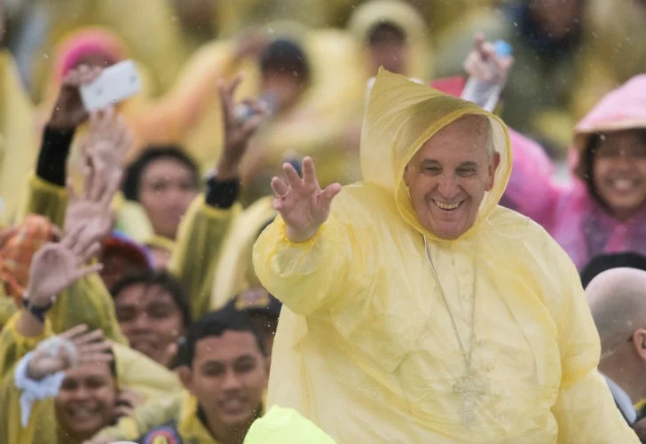 PILOTO DE LLUVIA TIPO CAPA - DESCARTABLE - COLORES