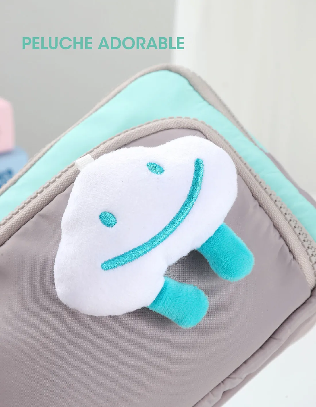 Cartucheras "Peluche Verde Carita de Nube 3 Cierres "  3 Divisiones Reforzadas