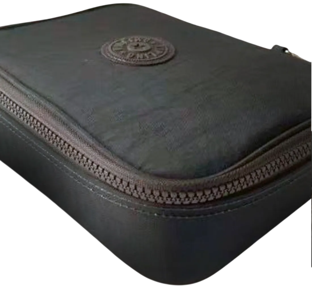 Cartucheras "NEGRA SPORT " Un compartimiento c/ divisiones internas DA10339