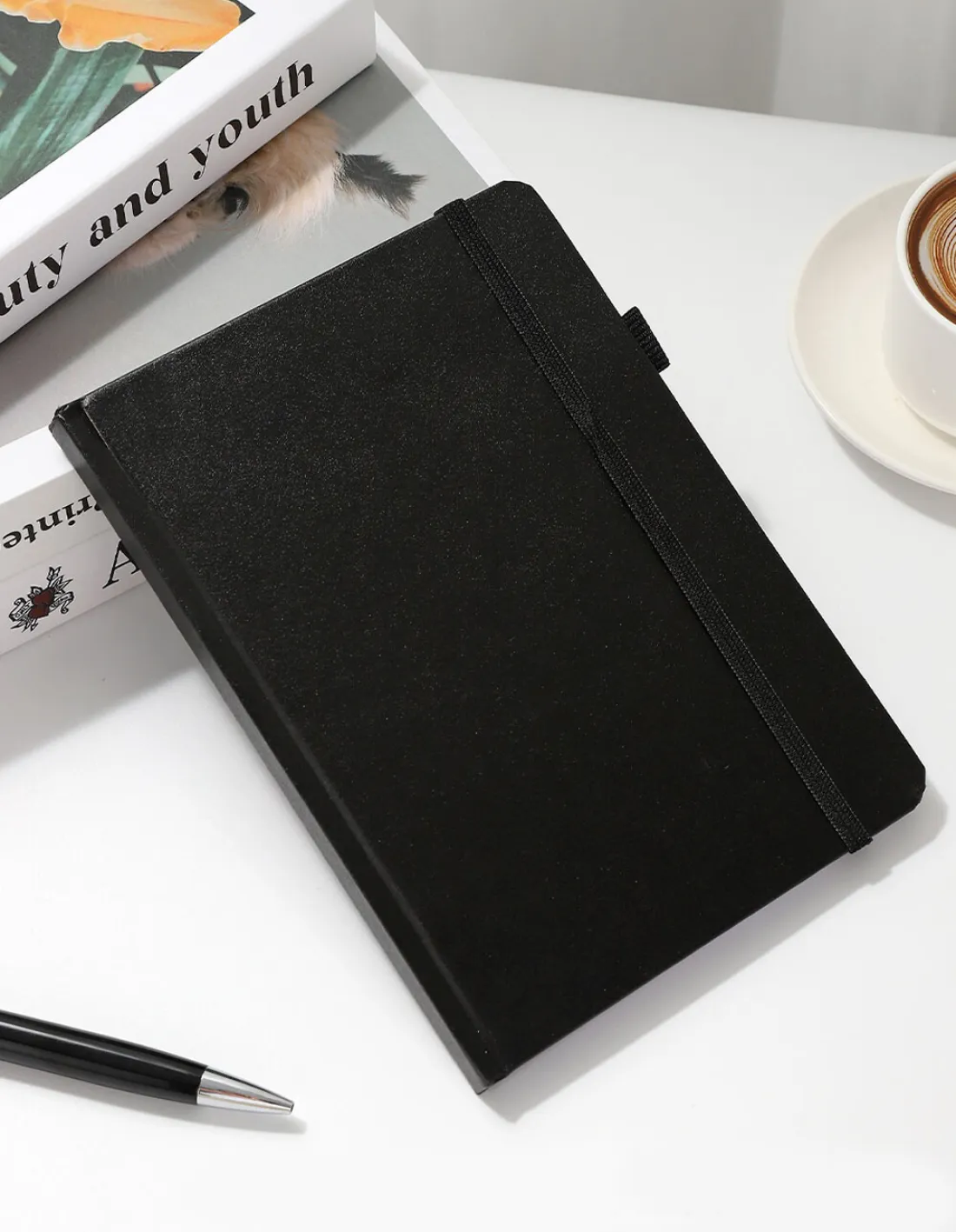 Libretas A6 "Negra De BolsilloC/ Elastico" 10 x 14 Tapa Dura Rayadas 80H